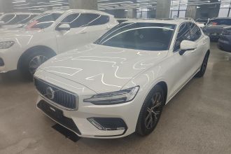 沃尔沃S60 2025款 B4 智逸豪华版