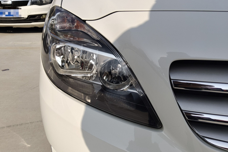 奔驰B级 2012款 B 180车身外观8