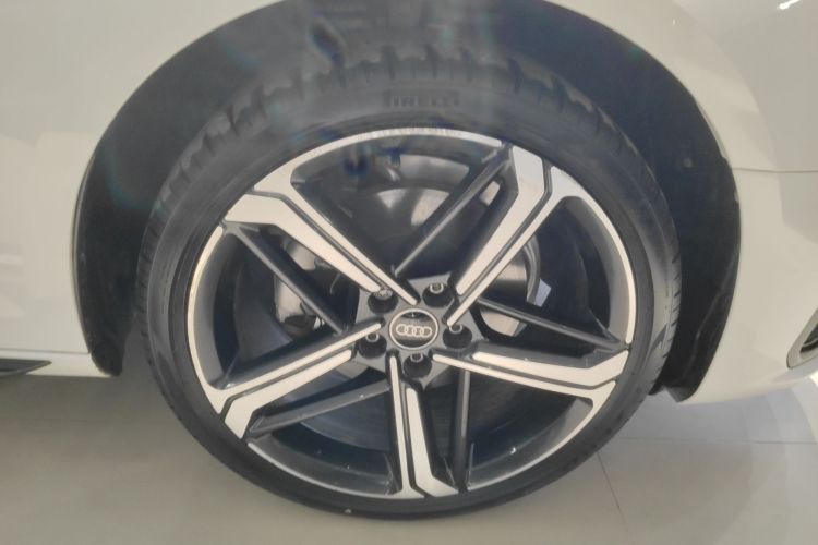 奥迪A4L 2024款 40 TFSI 豪华动感型车身外观10