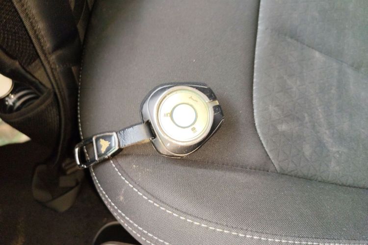 哪吒汽车 哪吒V 2021款 标准续航版升级型中控内饰11