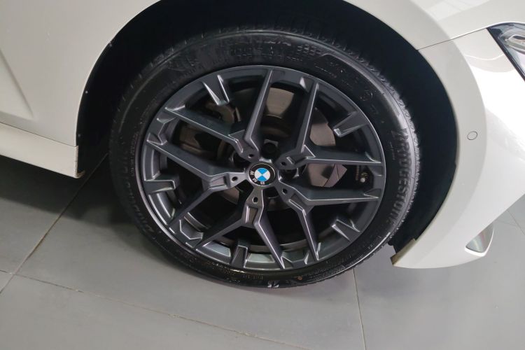 宝马3系 2025款 330Li M运动曜夜套装车身外观10