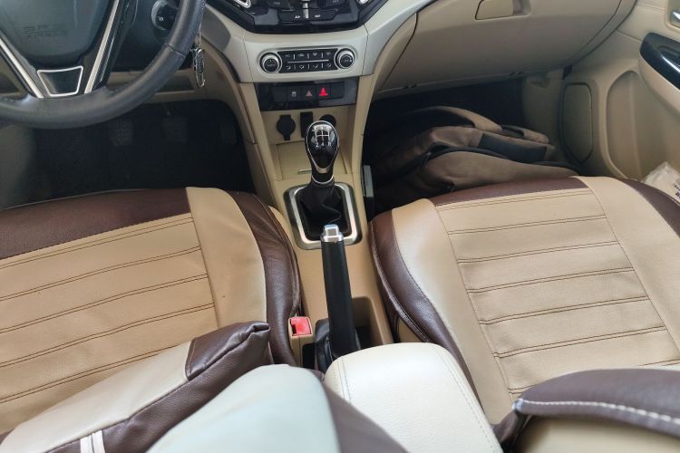 长城C30 2016款 1.5L 手动豪华型中控内饰18