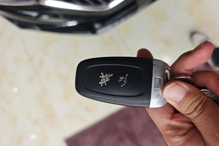 红旗H5 2019款 30TD 灵动版中控内饰11