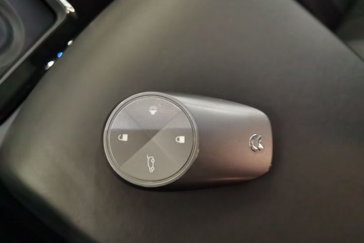 蔚来ES8 2018款 创始版中控内饰7001