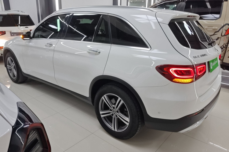 奔驰GLC 2020款 改款 GLC 260 L 4MATIC 动感型车身外观4