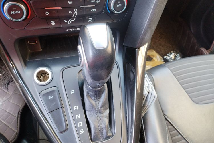 福特 福克斯 2015款 三厢 EcoBoost 125 自动超能风尚型中控内饰18