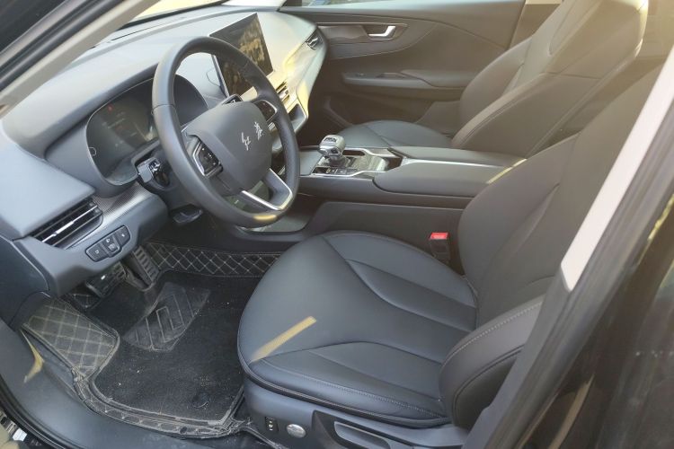 红旗E-QM5 2023款 改款 基础出行版中控内饰19