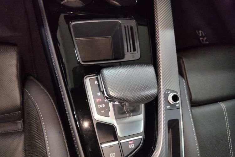 奥迪A4L 2024款 40 TFSI quattro RS套件燃速型局部细节18