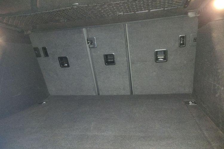 保时捷 2017款  Macan 2.0T机舱底盘23