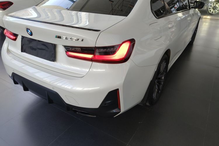 宝马3系 2023款 325Li M运动曜夜套装车身外观9