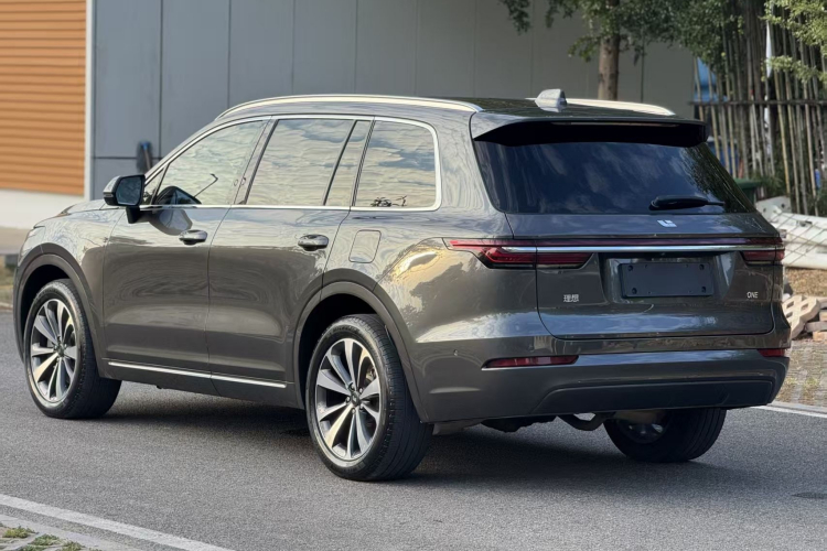 理想汽车 理想ONE 2021款 增程6座版车身外观4