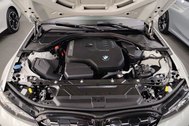 宝马3系 2023款 325Li M运动曜夜套装机舱底盘24