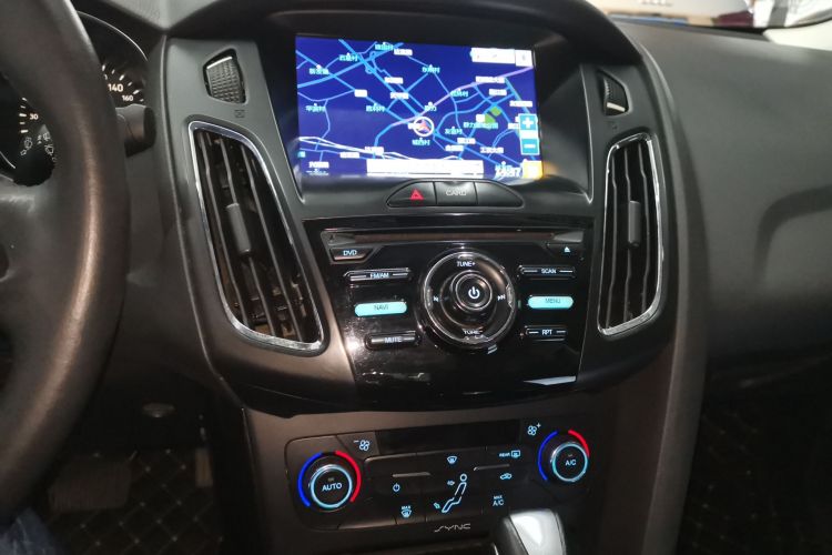 福特 福克斯 2015款 三厢 EcoBoost 125 自动超能风尚型局部细节16