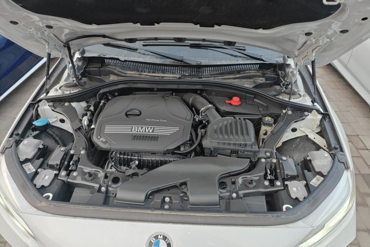 宝马1系 2021款 120i M运动版机舱底盘24