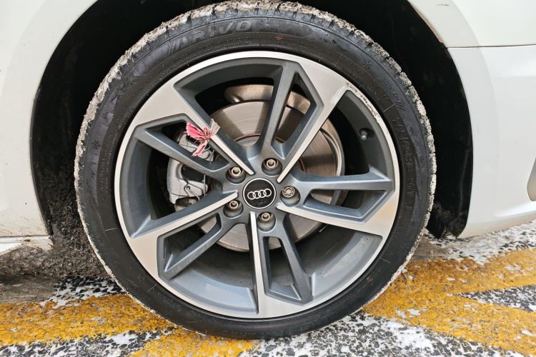 奥迪A4L 2022款 40 TFSI 时尚动感型车身外观10