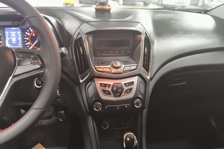 奇瑞 艾瑞泽5 2016款 1.5L CVT领潮版中控内饰16