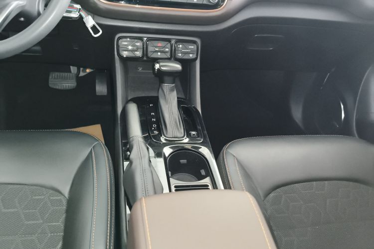 广汽传祺 传祺GS3 2017款 150N 自动精英版中控内饰18