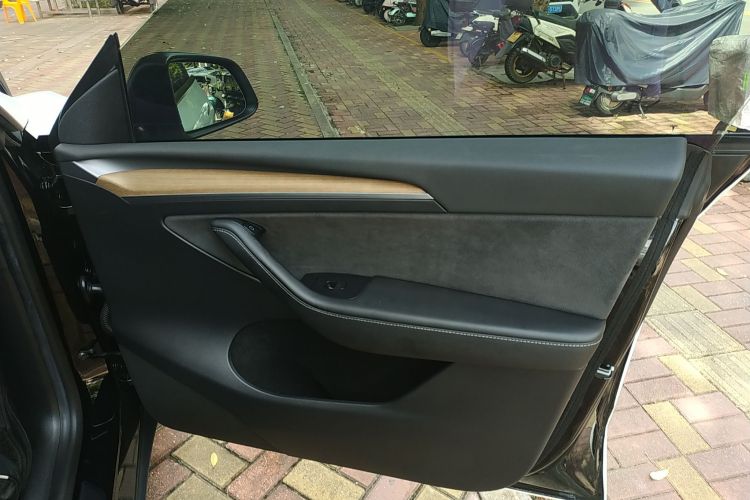 特斯拉 Model Y 2022款 改款 后轮驱动版中控内饰7005