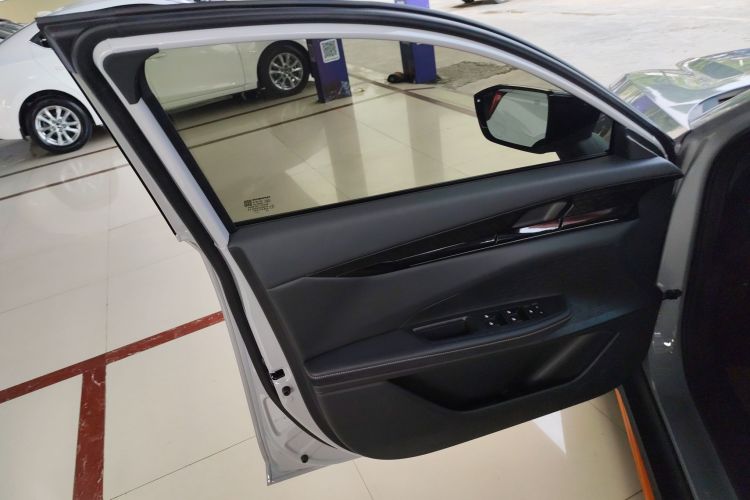 长安UNI-V 2024款 1.5T 尊贵运动型中控内饰7007