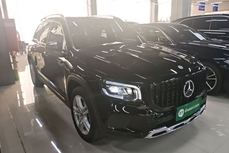 奔驰GLB 2022款 改款二 GLB 200 动感型车身外观3