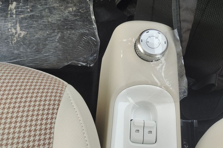 五菱汽车 宏光MINIEV 2024款 第三代 215km 青春版中控内饰18