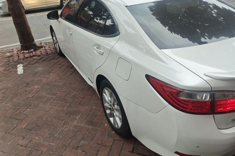 雷克萨斯ES 2013款 300h 精英版车身外观6003