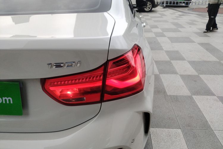 宝马1系 2022款 120i M运动曜夜版车身外观6006