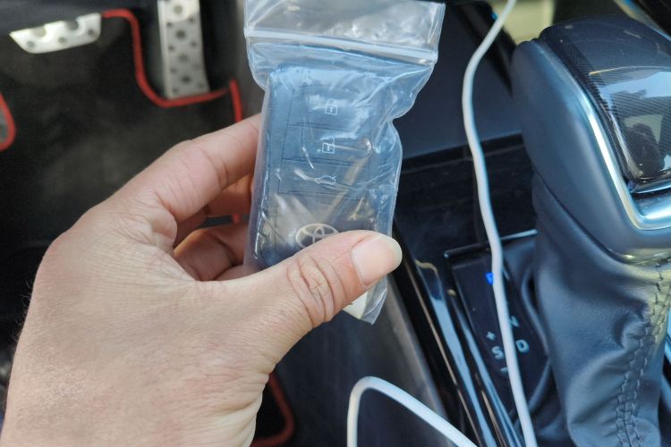 丰田 凯美瑞 2024款 双擎 2.0HXS 运动Plus版中控内饰11