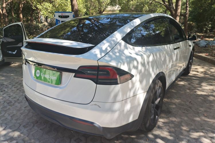 特斯拉 Model X 2023款 双电机全轮驱动版车身外观7