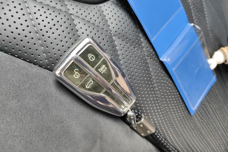 红旗HS5 2022款 2.0T 智联旗享四驱版中控内饰11