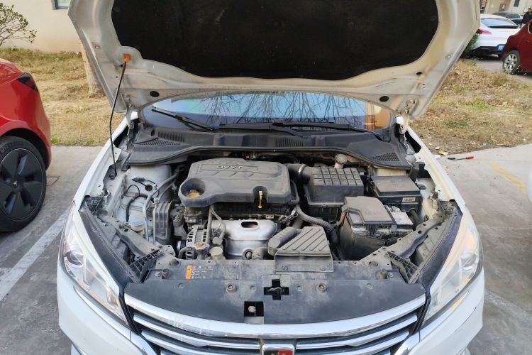 荣威360 2018款 PLUS 1.5L 自动尊享版机舱底盘24