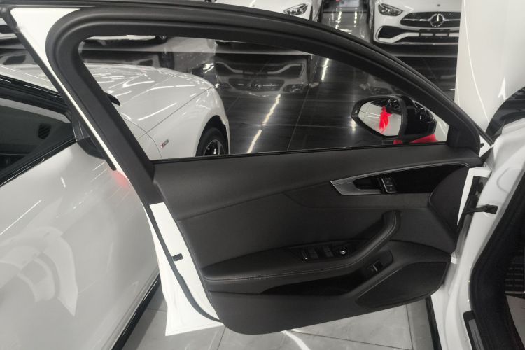 奥迪A4L 2024款 40 TFSI 豪华动感型中控内饰7007