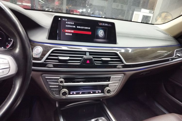宝马7系 2018款 730Li 领先型 卓越套装中控内饰16