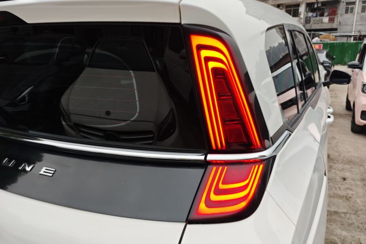 奔腾NAT 2023款 PRO 舒享出行加长版 425km车身外观9