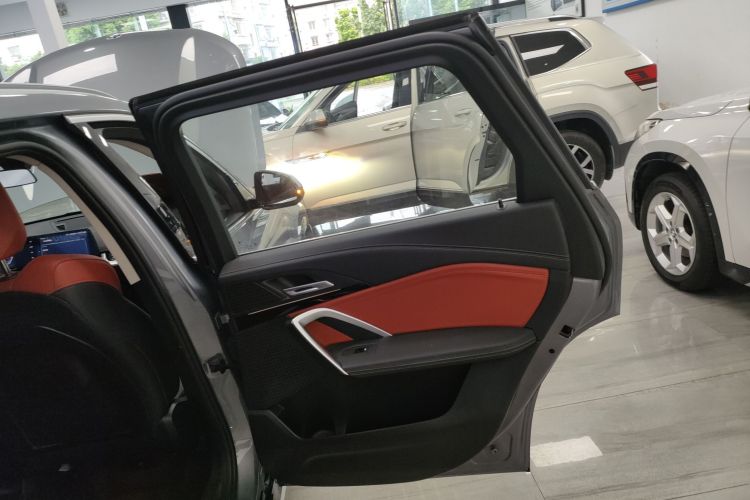 宝马X1 2023款 sDrive20Li X设计套装中控内饰7006