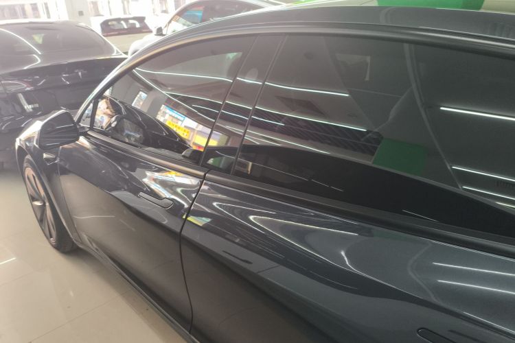 特斯拉 Model 3 2023款 后轮驱动版车身外观4