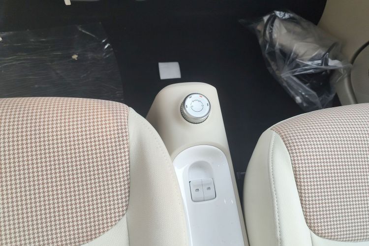 五菱汽车 宏光MINIEV 2024款 第三代 215km 青春版中控内饰18