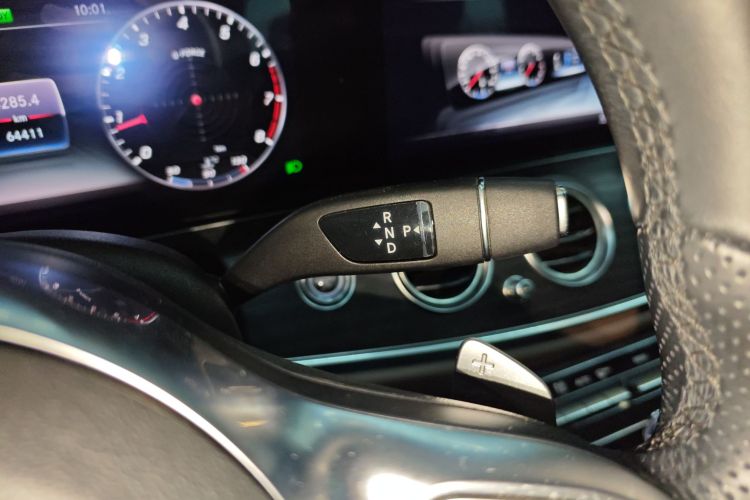 奔驰E级 2020款 E 260 L 运动型中控内饰18