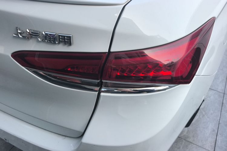 别克 英朗 2018款 18T 自动旗舰型车身外观9