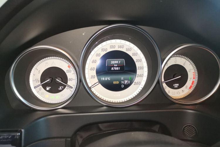 奔驰E级 2015款 改款 E 260 L 运动型中控内饰14