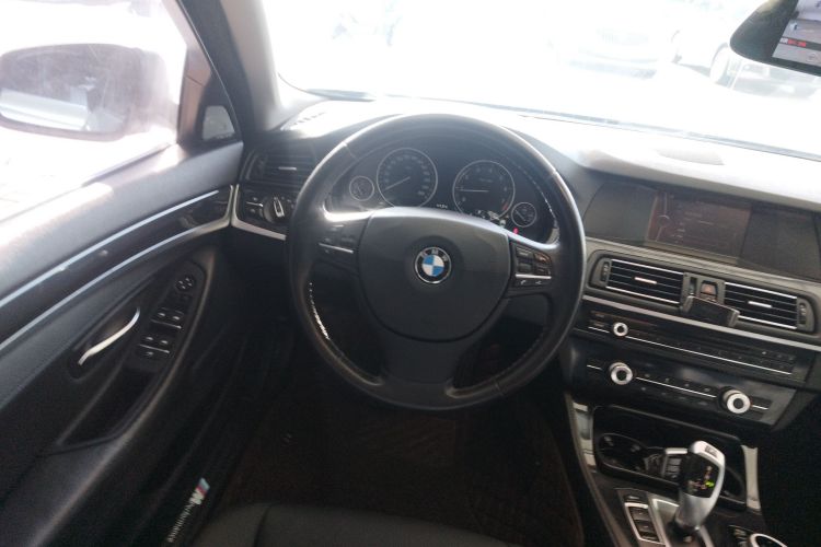 宝马5系 2013款 520Li 典雅型中控内饰13