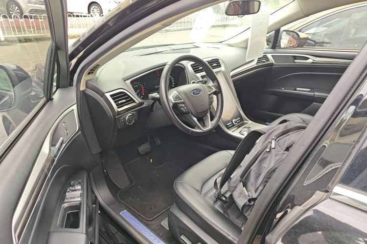 福特 蒙迪欧 2020款 EcoBoost 180 时尚型中控内饰20