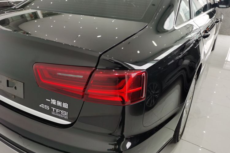 奥迪A6L 2016款 45 TFSI quattro 运动型车身外观9