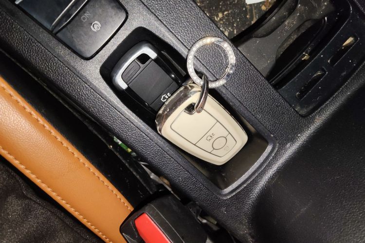 福特 福克斯 2022款 两厢 EcoBoost 180 自动竞速版中控内饰11