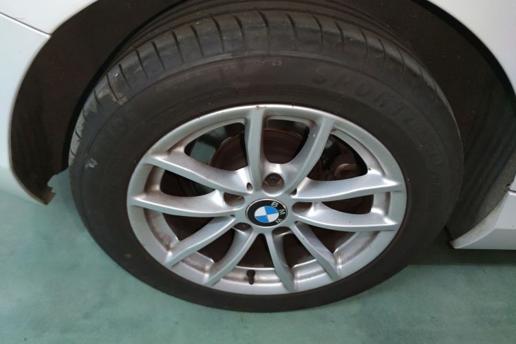 宝马1系(进口) 2015款 118i 领先型车身外观6008