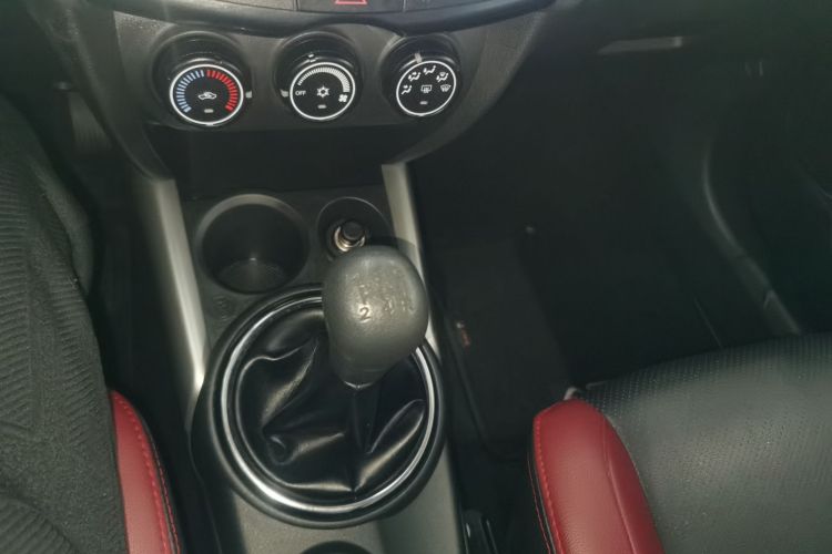 三菱 劲炫ASX 2016款 1.6L 手动两驱进取版中控内饰18