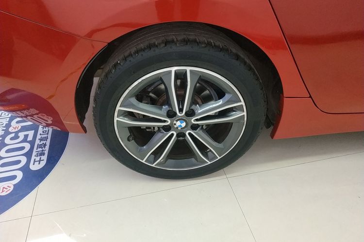 宝马1系 2020款 120i 时尚型车身外观6008