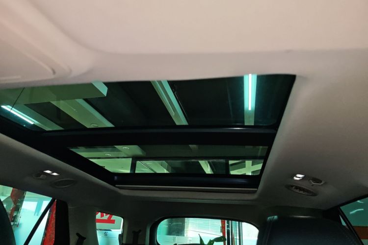 福特 探险者 2023款 EcoBoost 285 四驱钛金版 7座中控内饰22