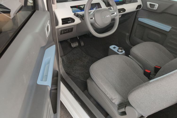 吉利银河 2023款 熊猫mini 200km 耐力熊中控内饰7003