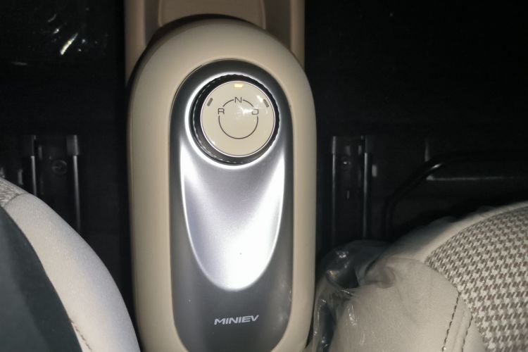 五菱汽车 宏光MINIEV 2025款 四门版 进阶款中控内饰18